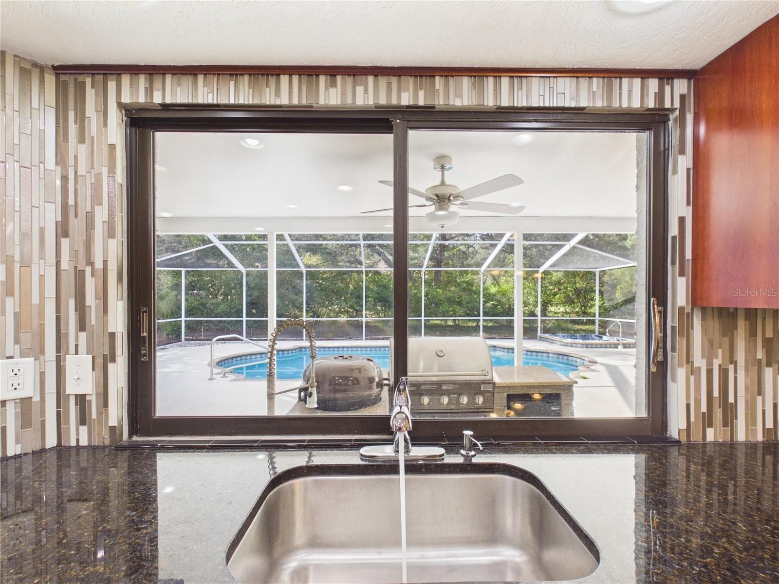 7256 Royal Oak Dr photo 5