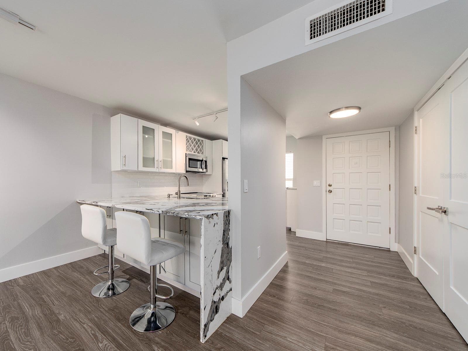 121 Island Way #334 photo 3
