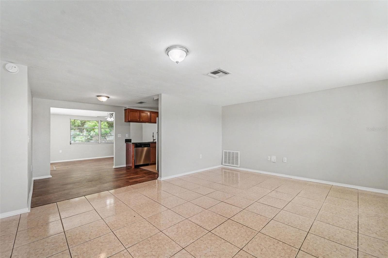 6177 Maplewood Dr photo 4