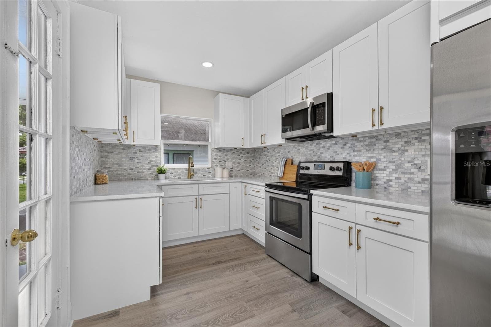 1201 Oakhill St photo 4