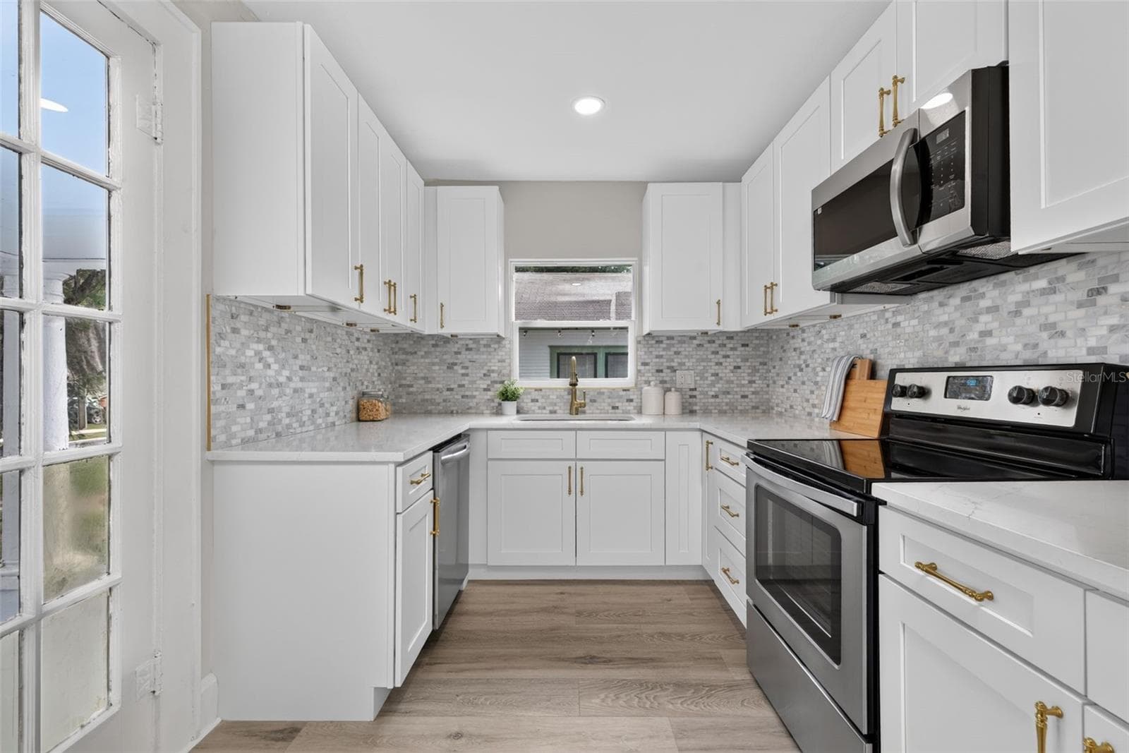 1201 Oakhill St photo 5