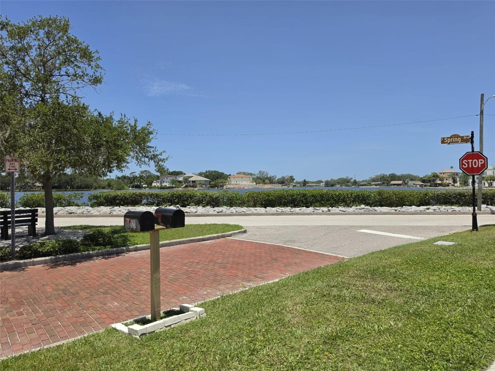 121 Bay St photo 4