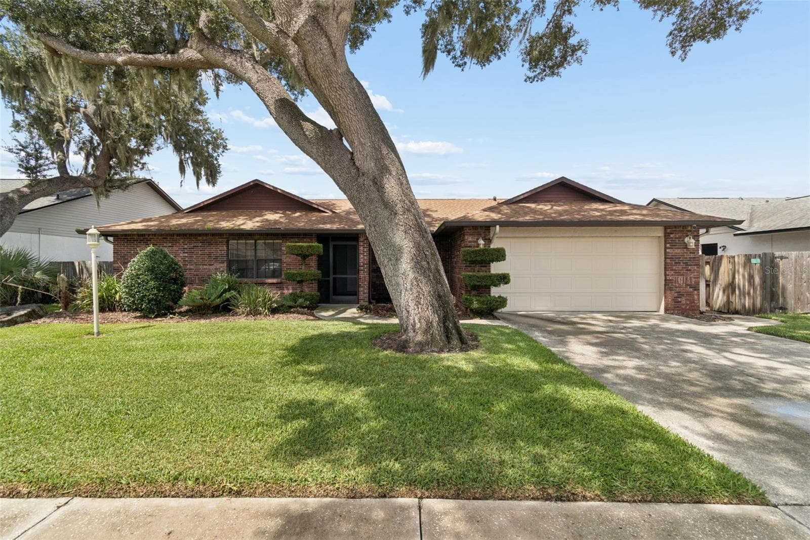 653 Timber Pond Dr photo 3