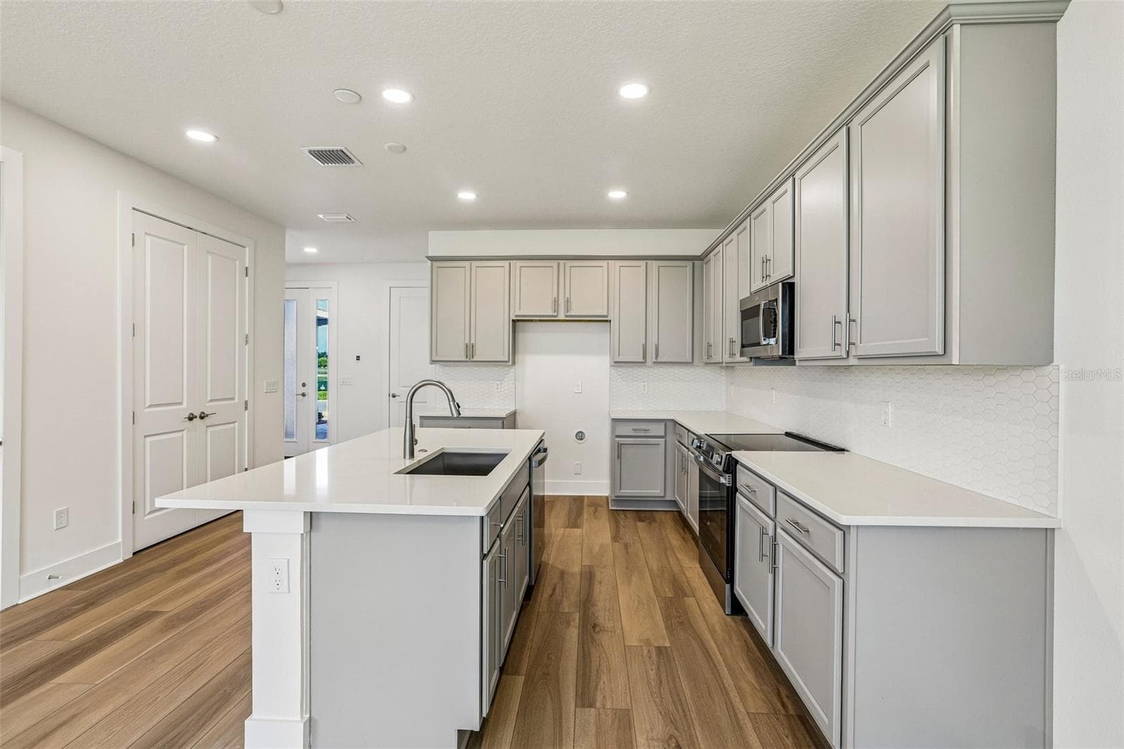31850 Clover Fin CT photo 4