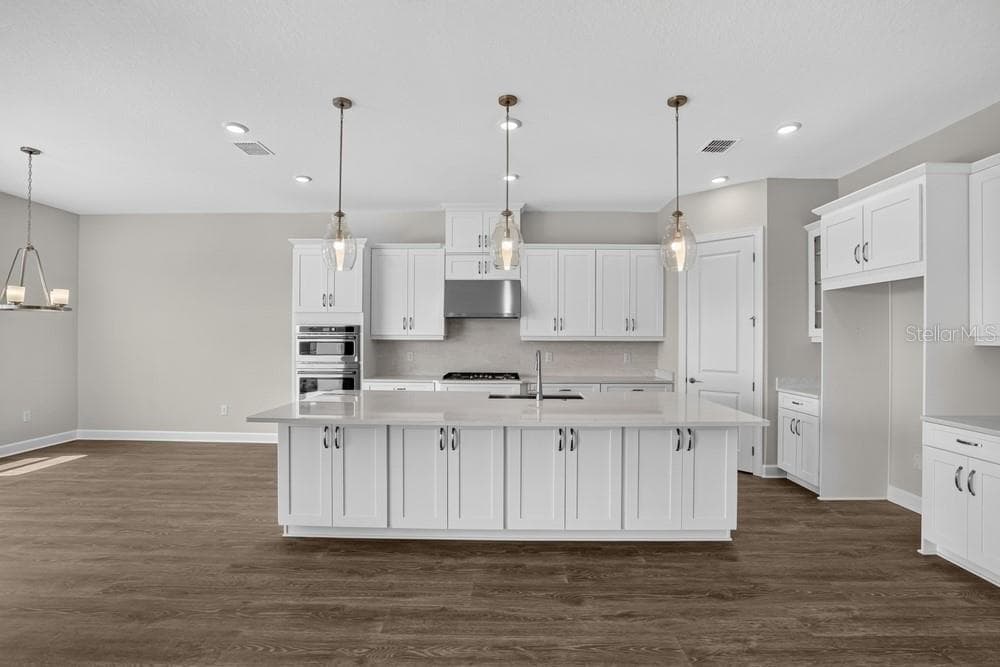 13827 Buchanan Dr