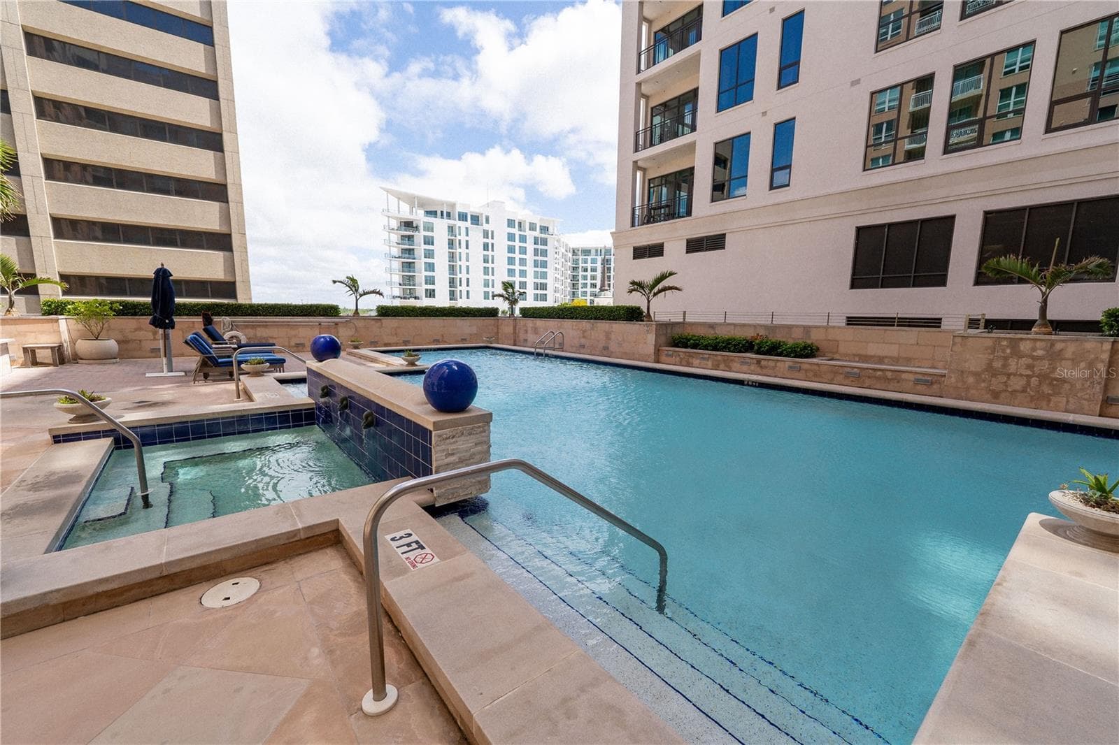 1350 Main St #200