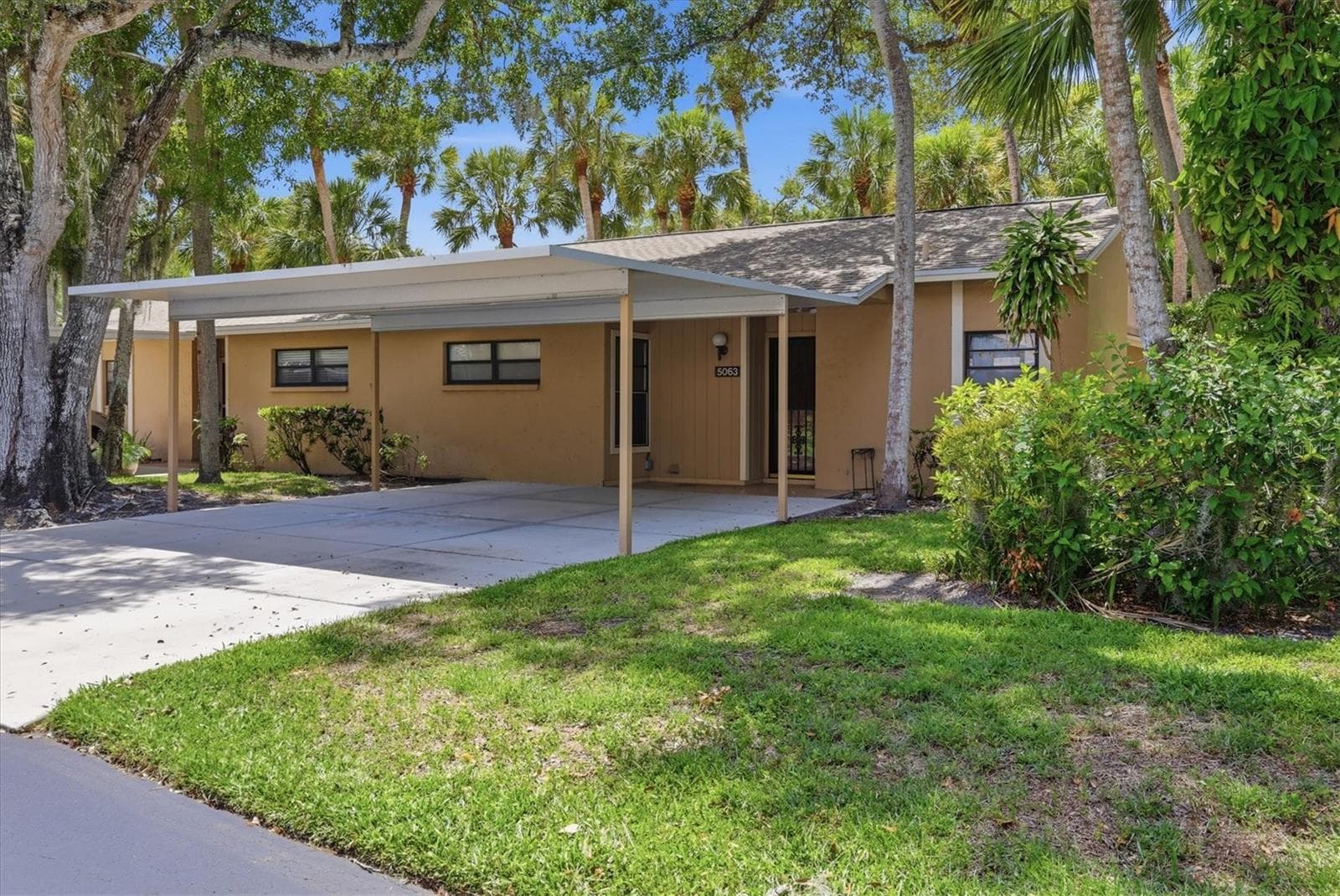 5063 Village Gardens Dr #9