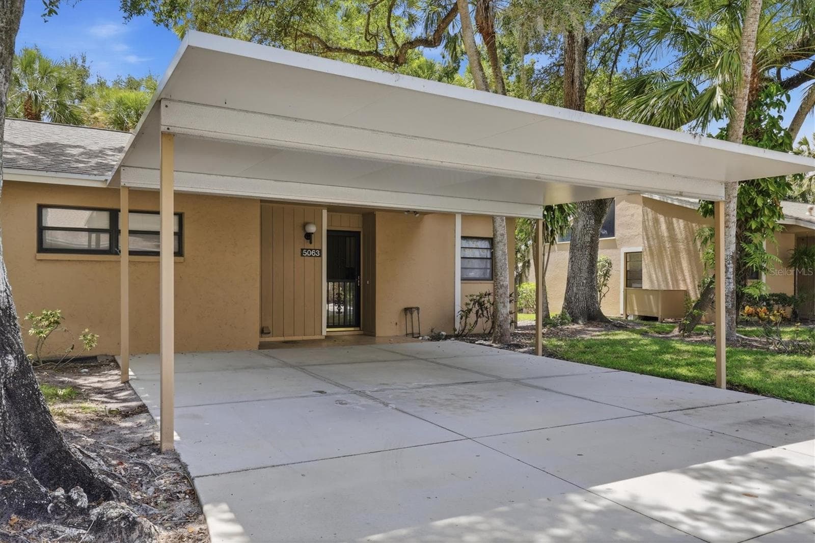 5063 Village Gardens Dr #9 photo 3