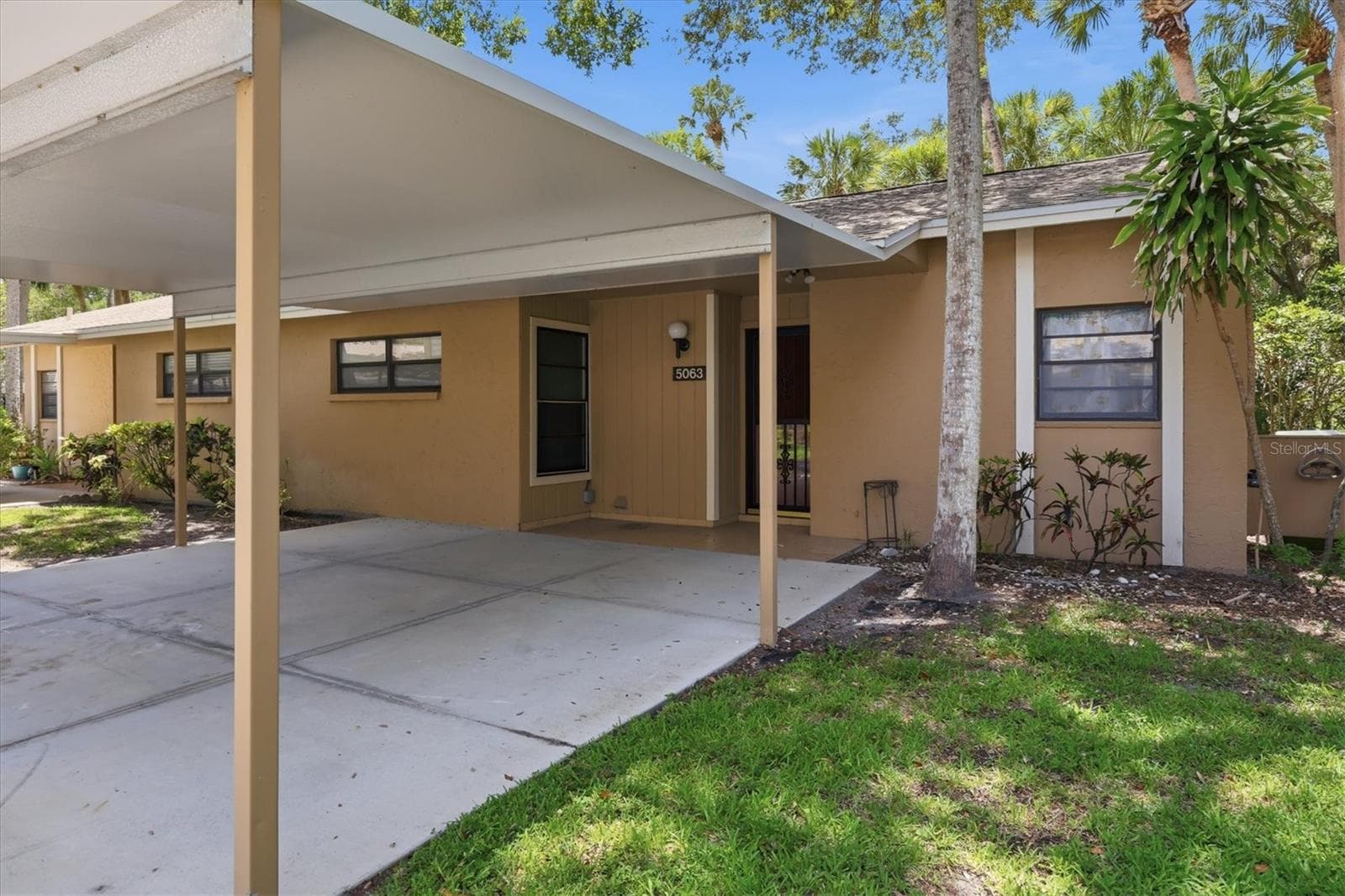 5063 Village Gardens Dr #9 photo 4