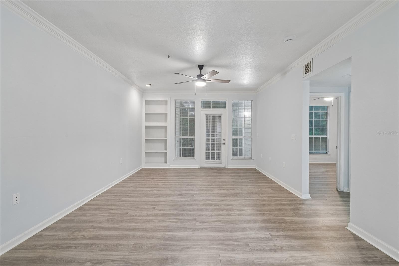 5211 Bay Club Cir photo 4