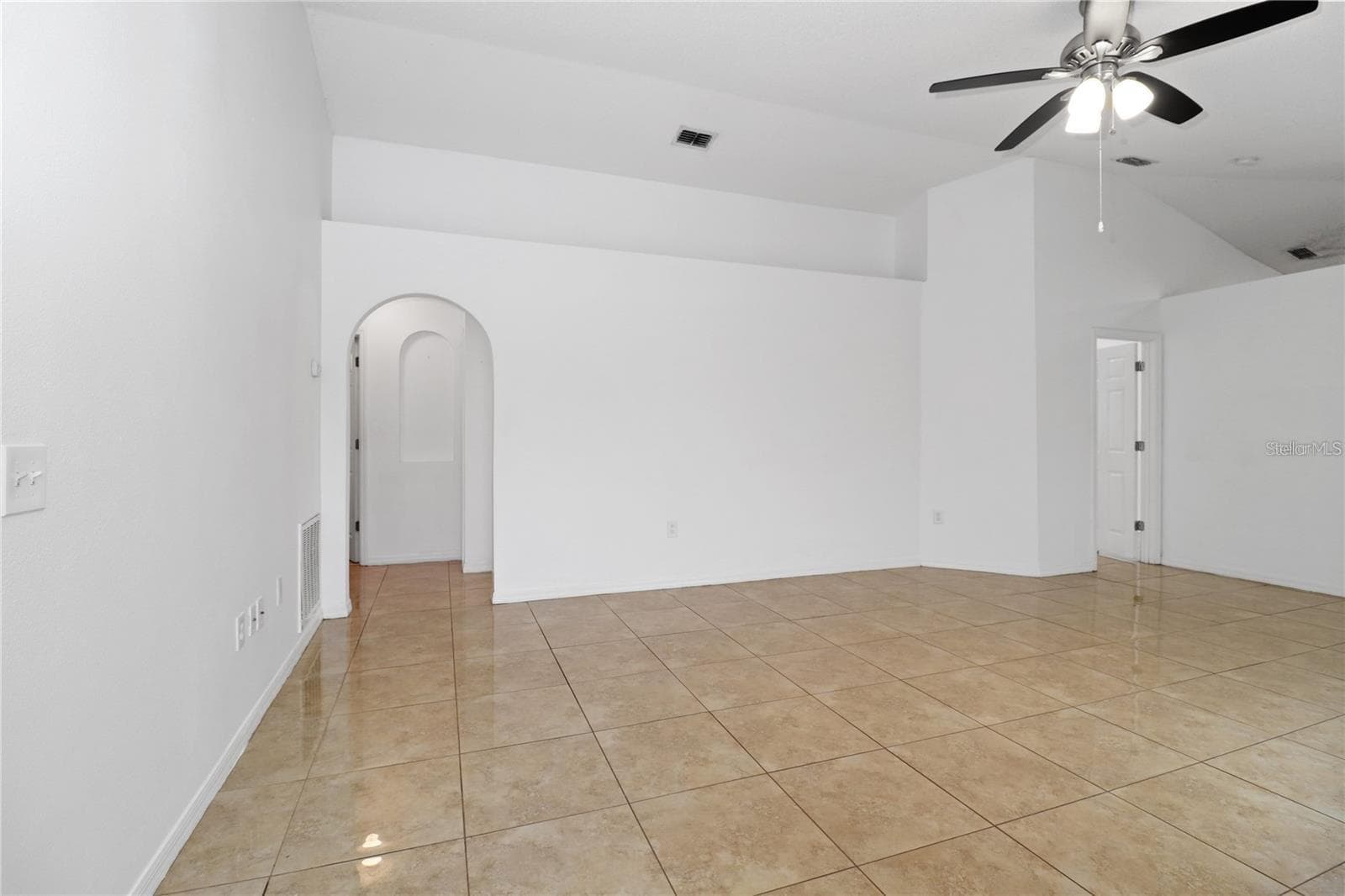10437 Opus Dr photo 4