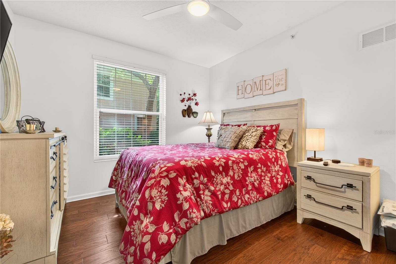 852 Lantern Way photo 5