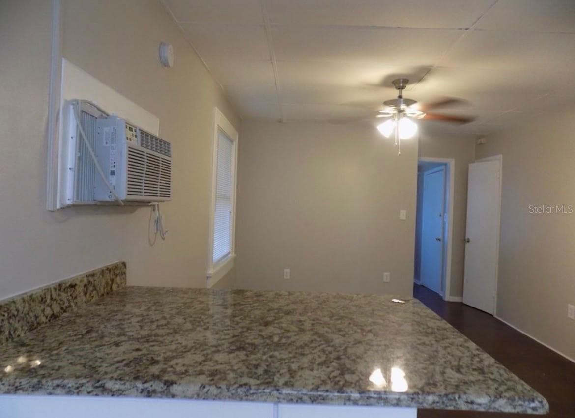 626 Highland St N photo 3