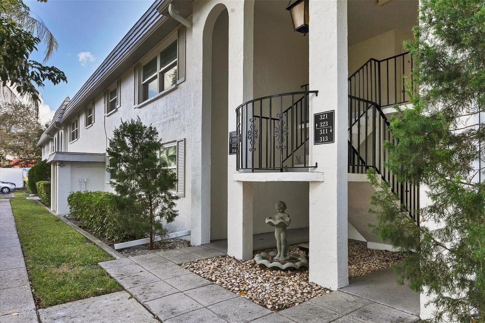 5800 Hollywood Blvd #312