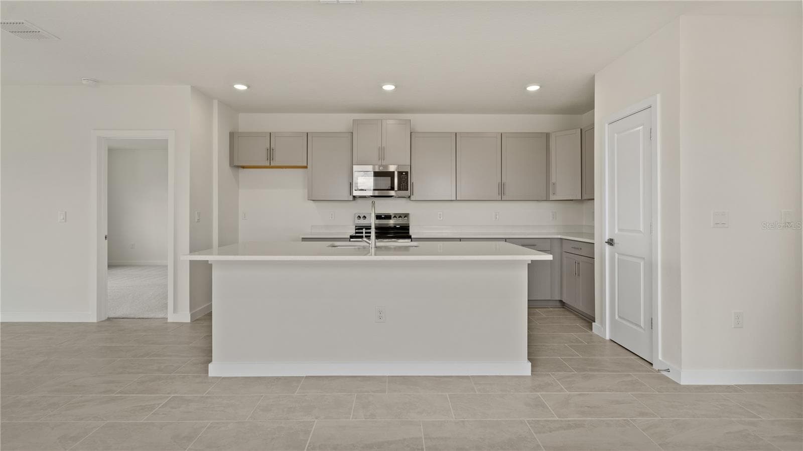 816 Andrew St photo 3