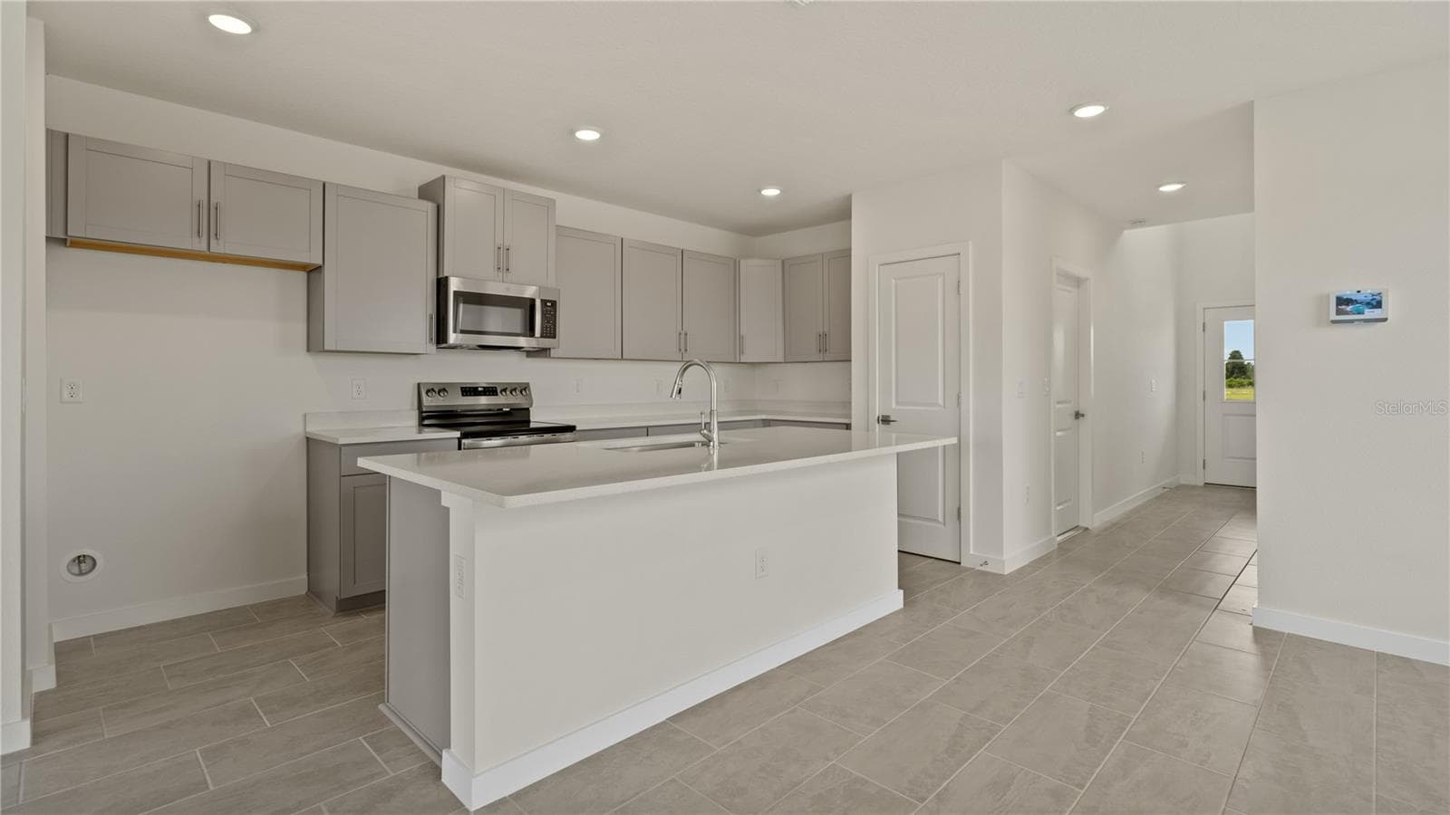816 Andrew St photo 4
