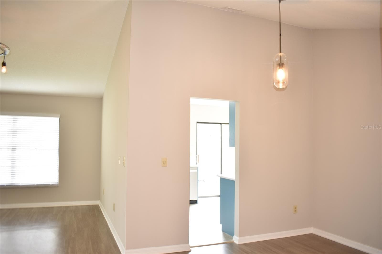 1702 Aura CT photo 5
