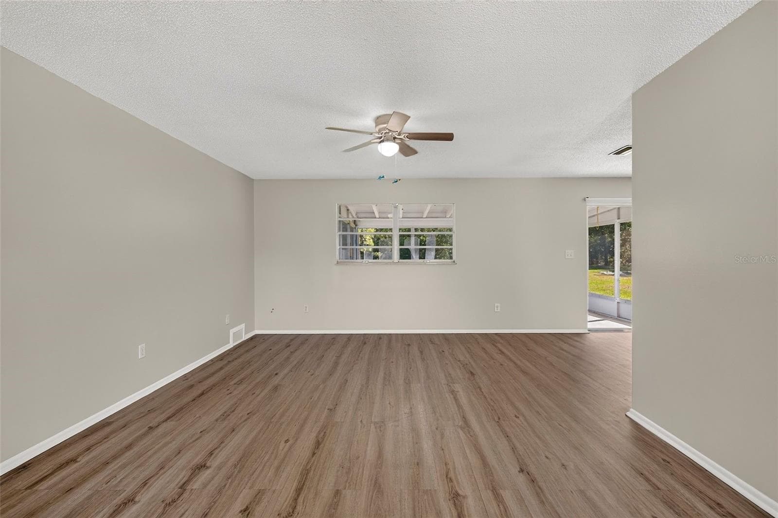 7502 Pond Cir photo 3