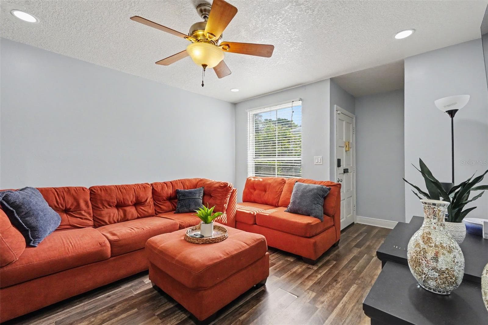 4505 LA Capri CT photo 5