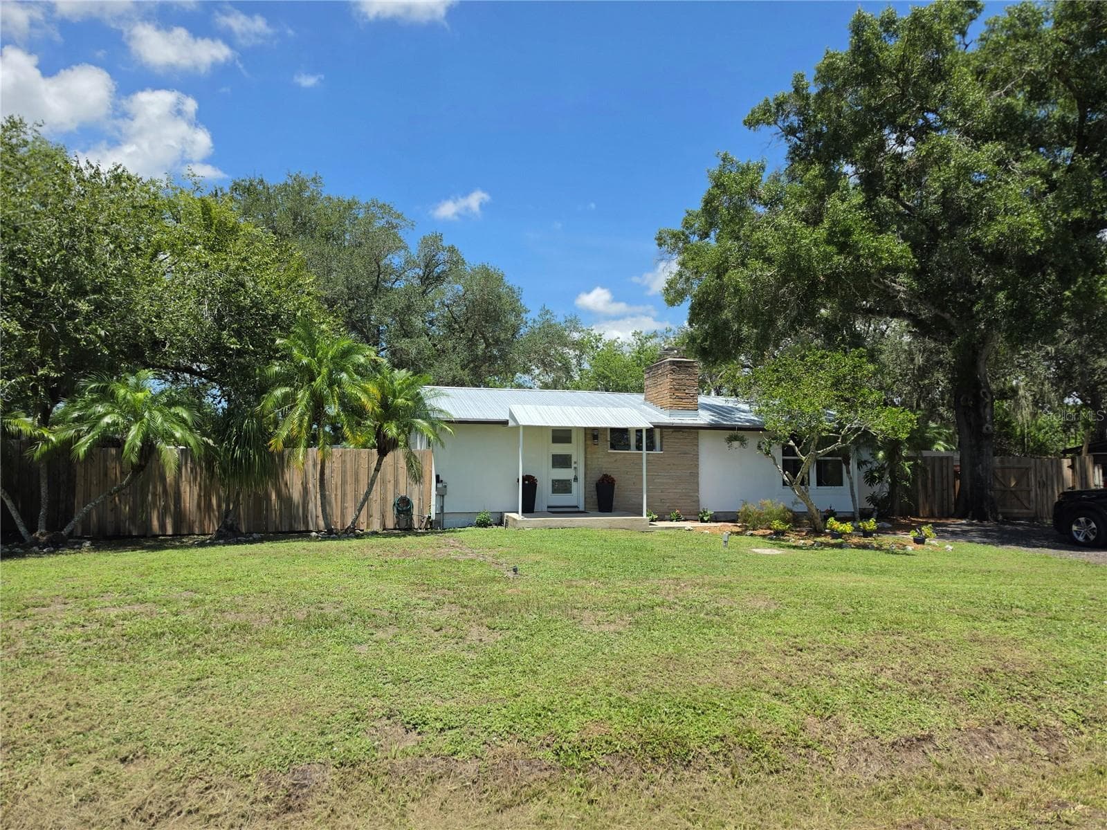 1205 Willis Ave photo 2