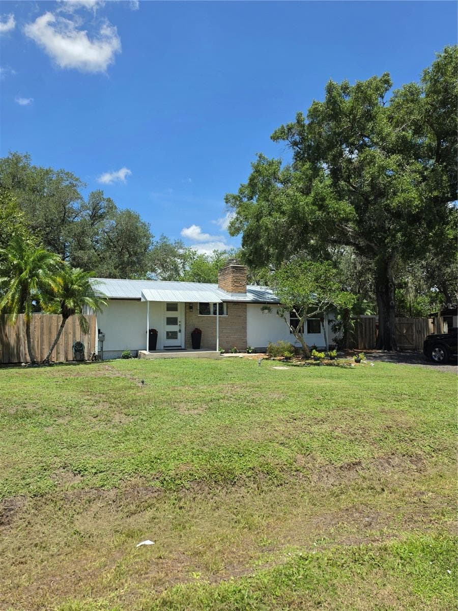1205 Willis Ave photo 4