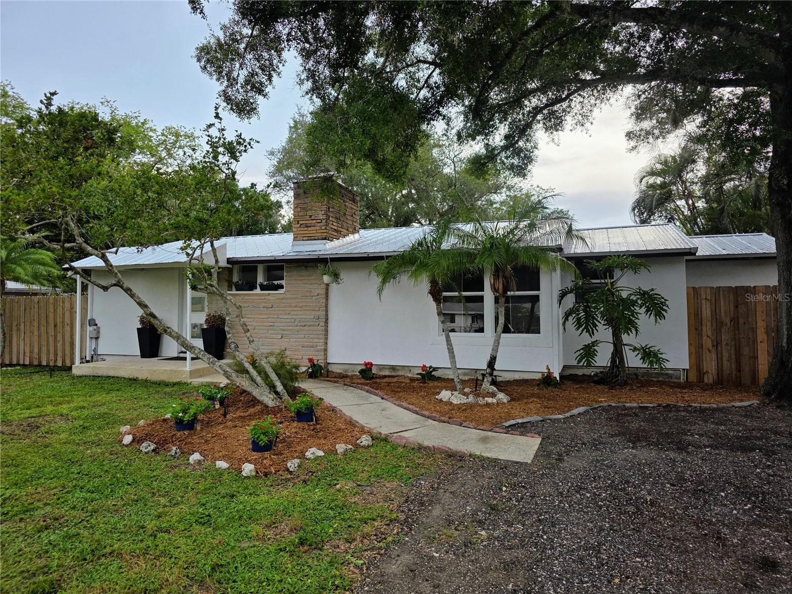 1205 Willis Ave photo 5
