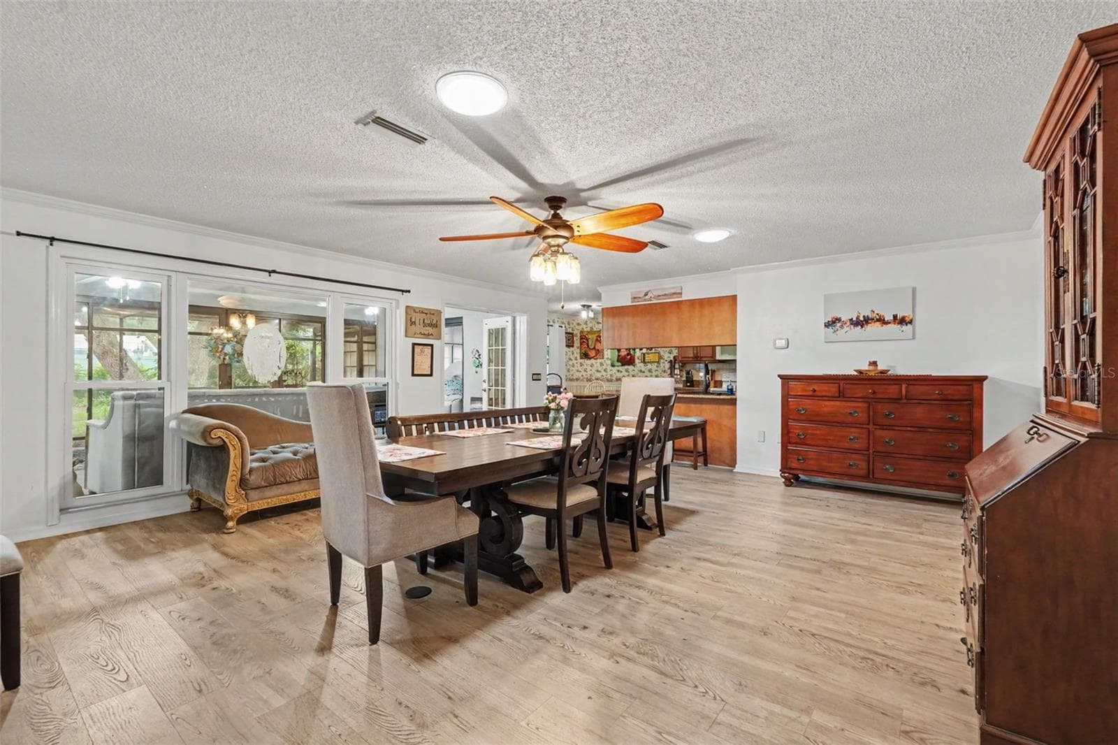 8251 Earlshire Ln photo 3