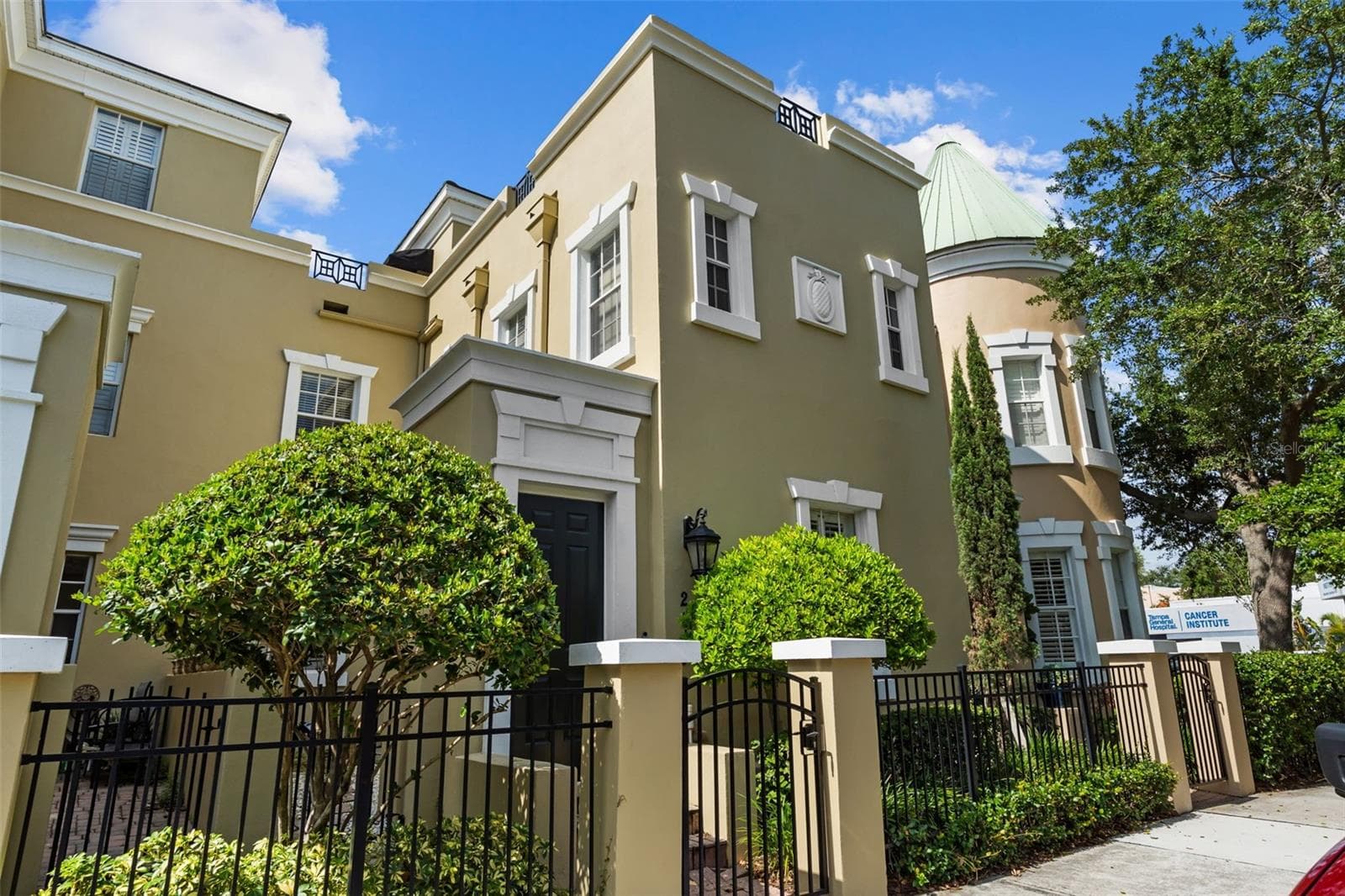2419 Victoria Gardens Ln