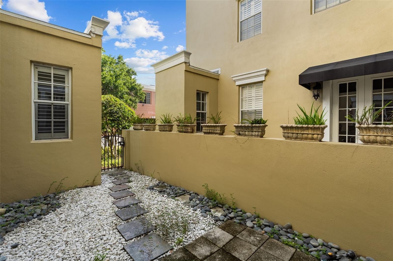 2419 Victoria Gardens Ln photo 4