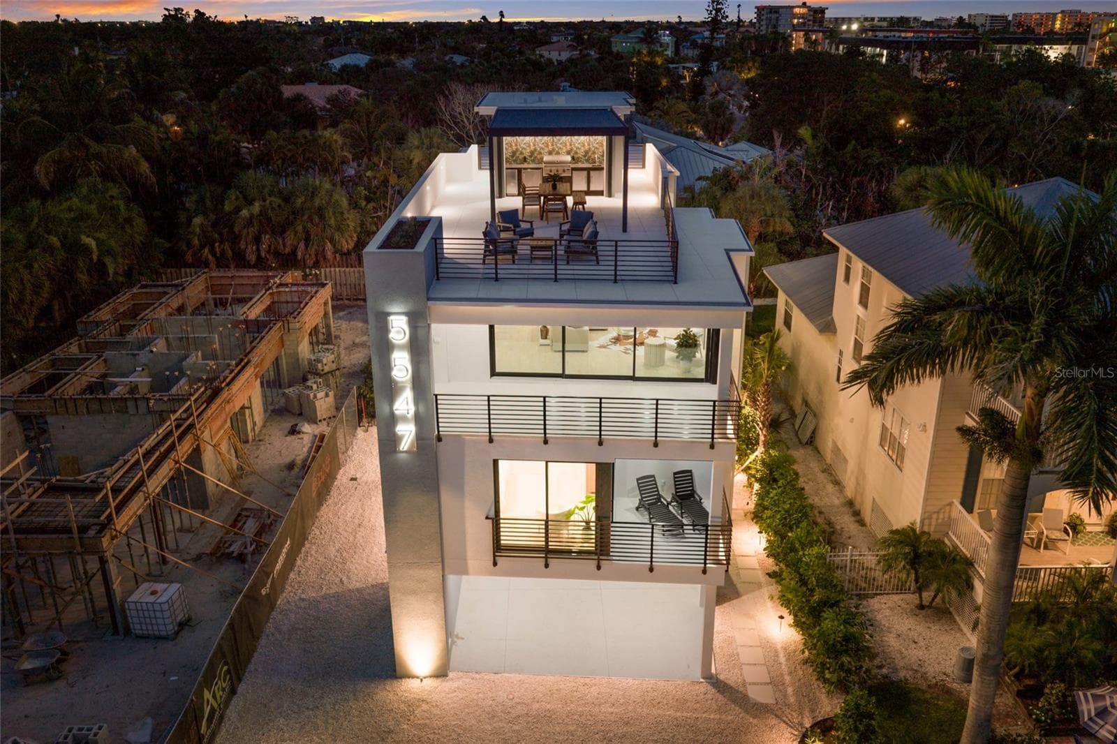 5547 Avenida Del Mare
