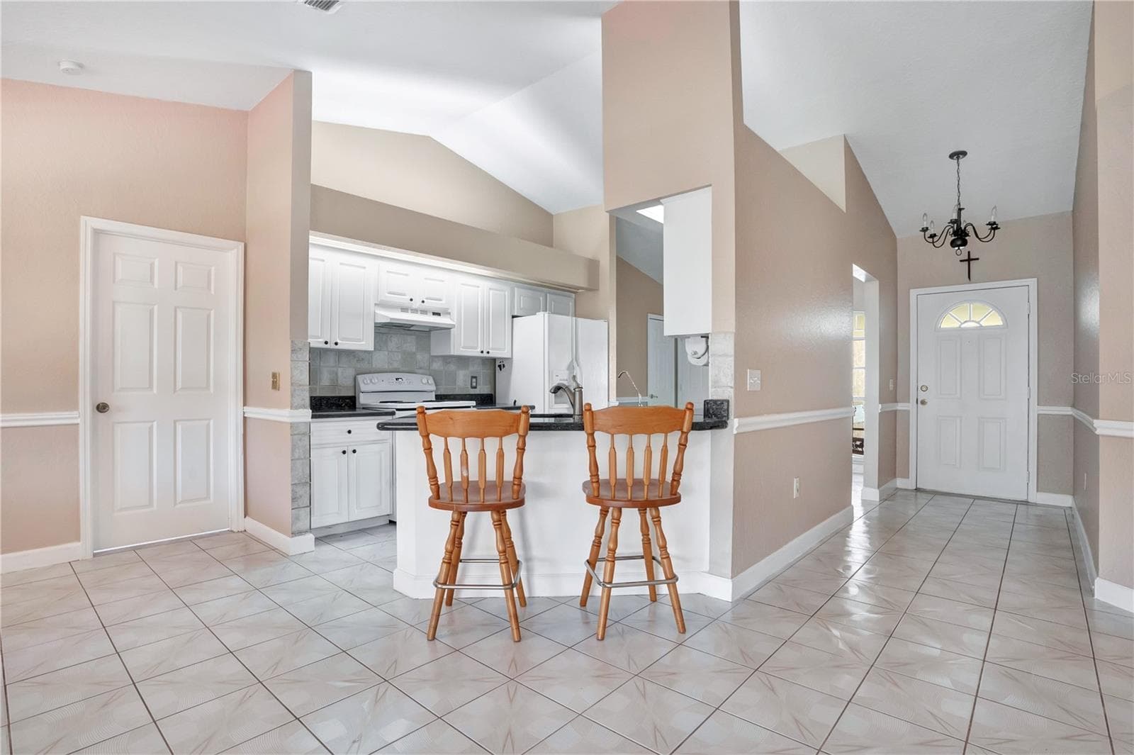 667 Jessanda Cir photo 4