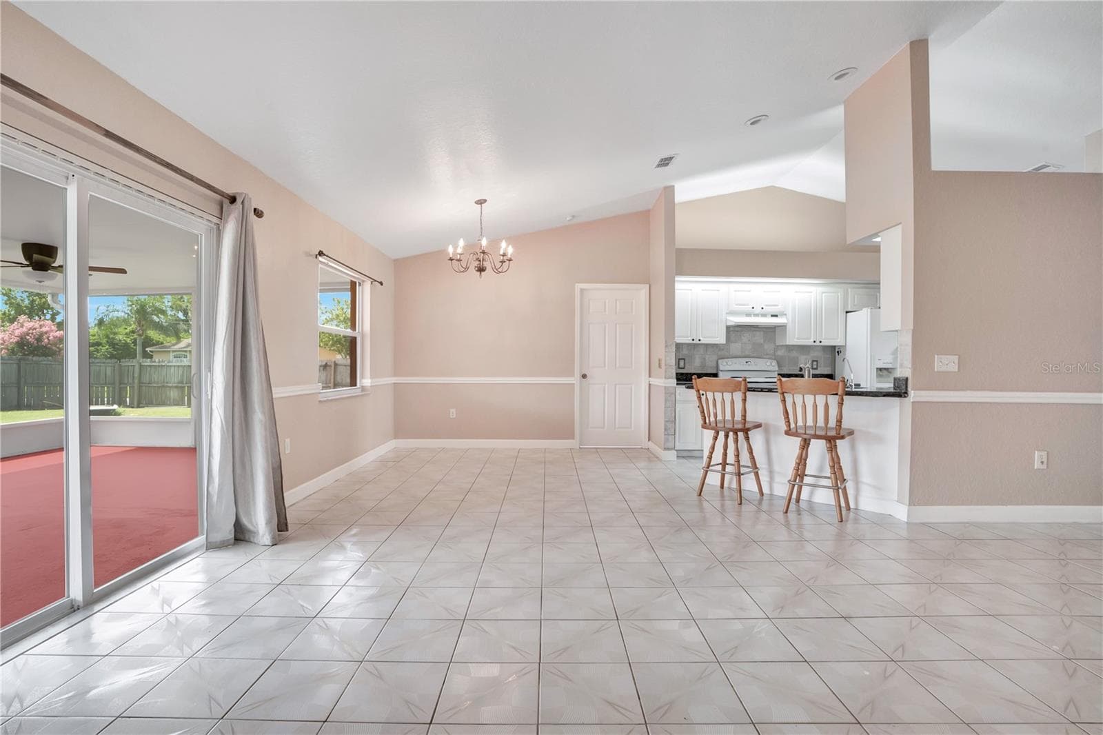 667 Jessanda Cir photo 5