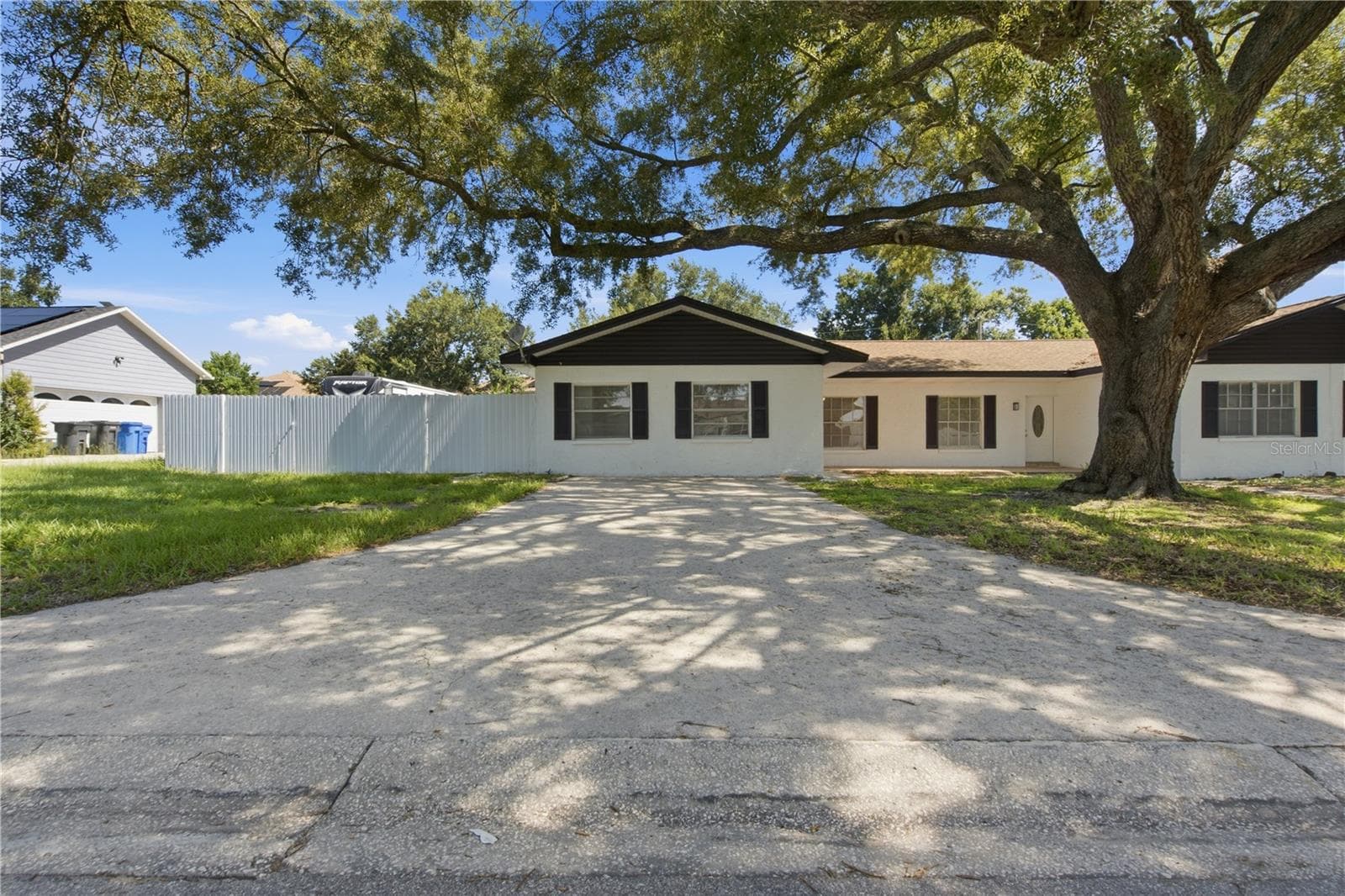 604 Royal Crest Dr photo 4