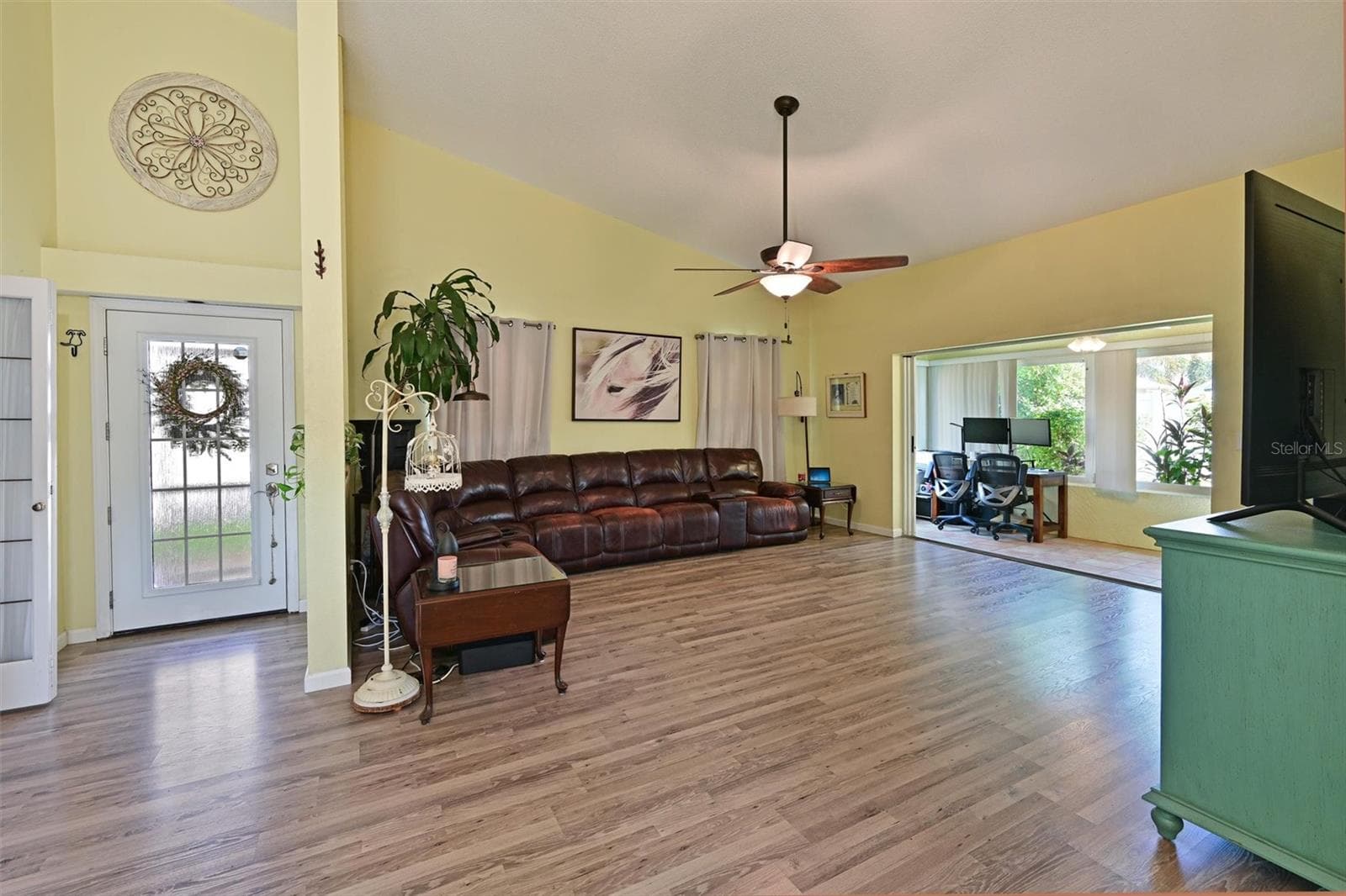 4427 Murfield Dr E photo 5