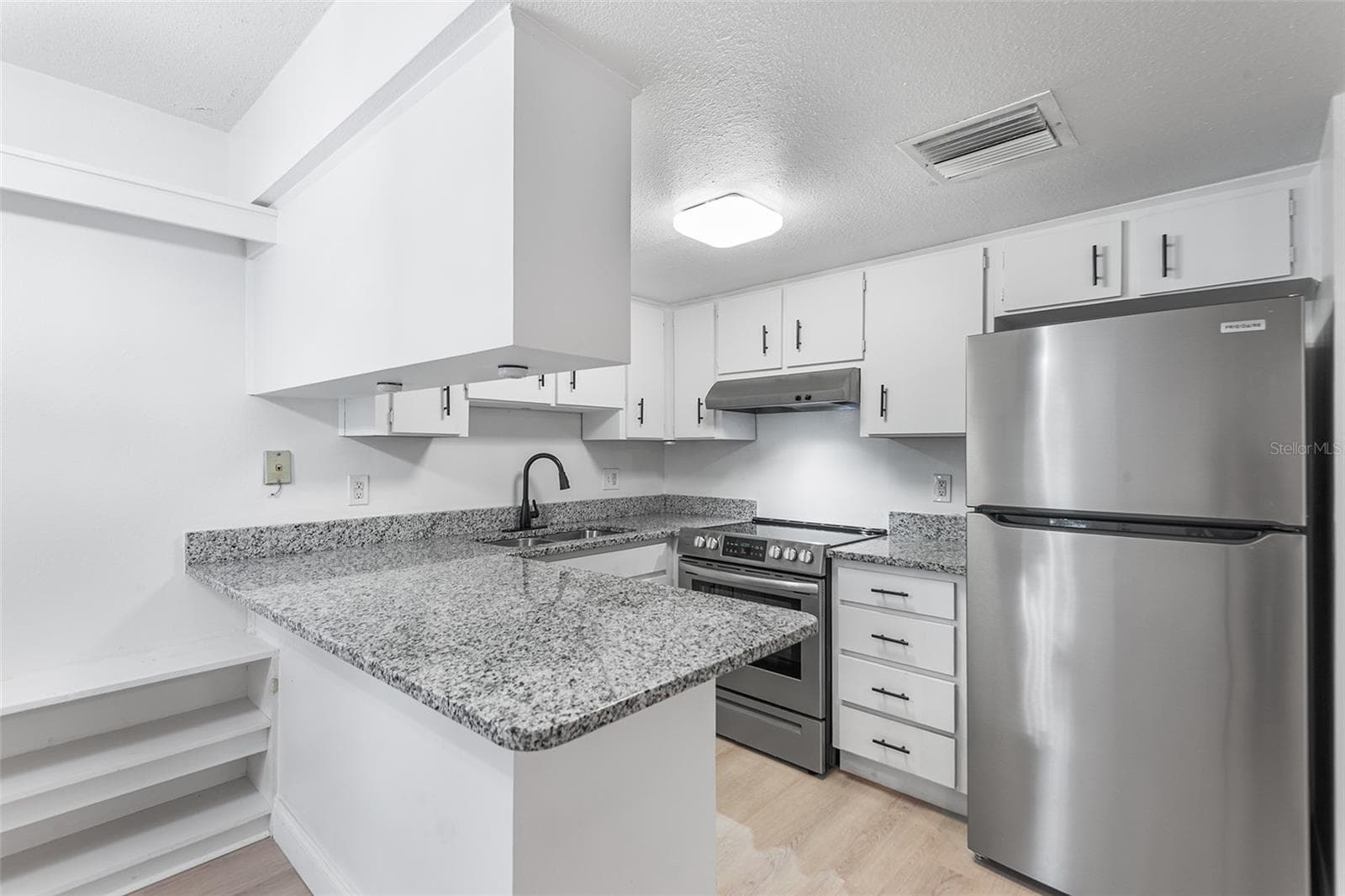 555 62nd St S #106 photo 5