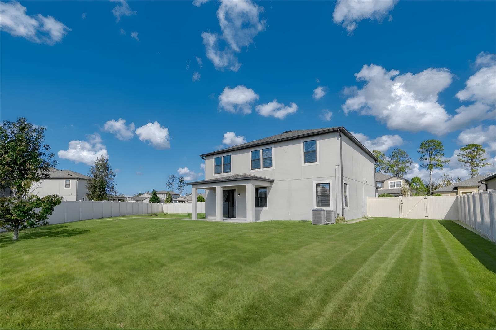 18576 Obregan Dr photo 4