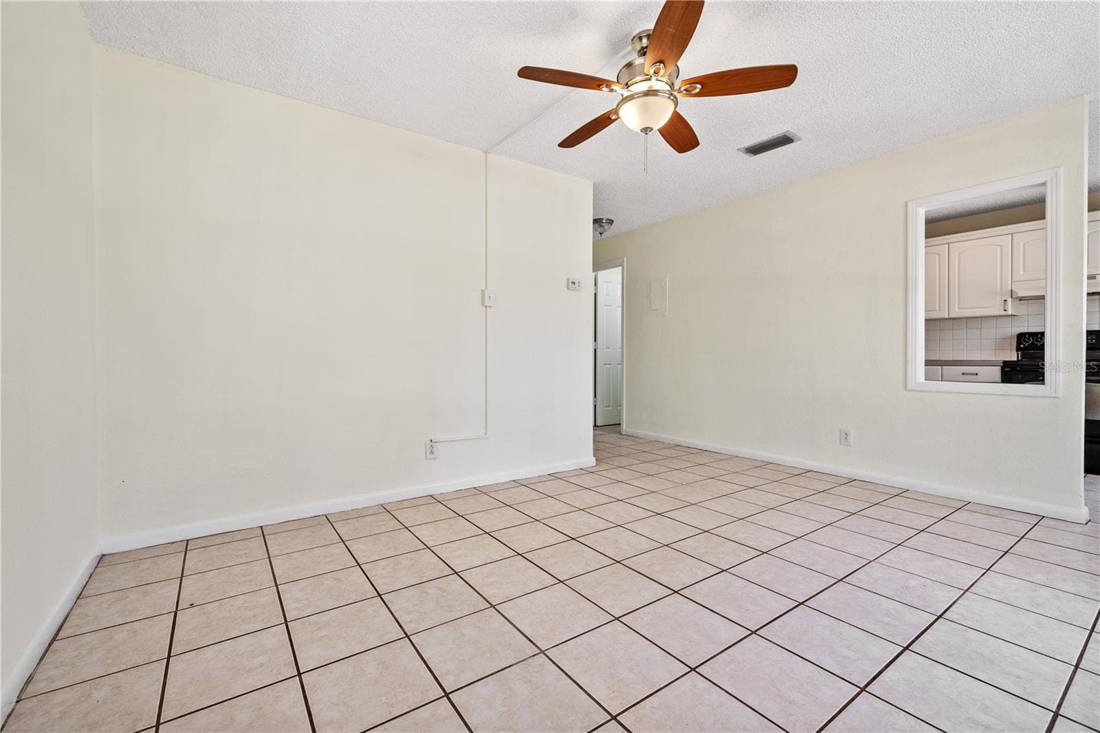 5225 Peach Ave photo 4