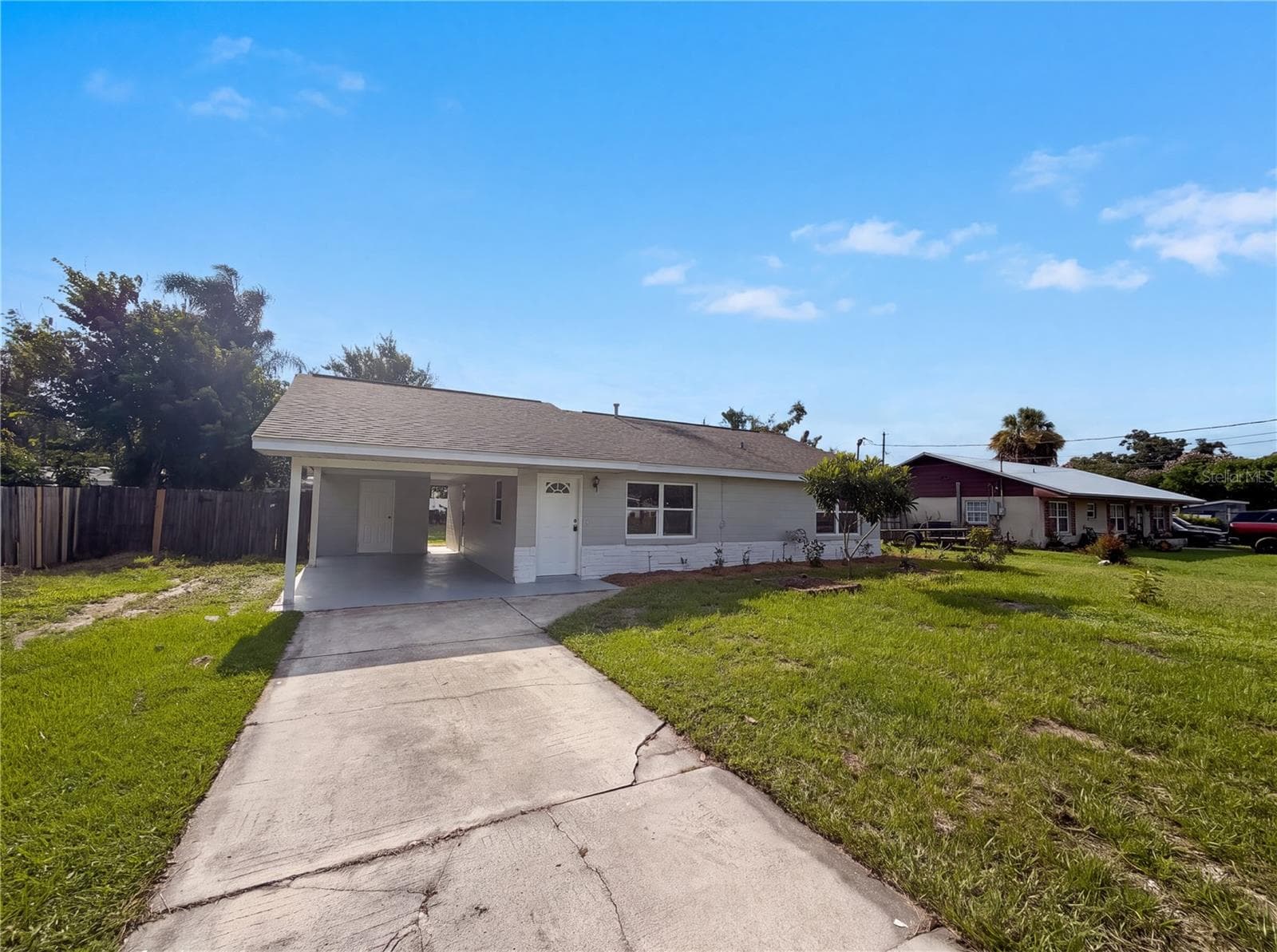 2710 Woodlawn Dr