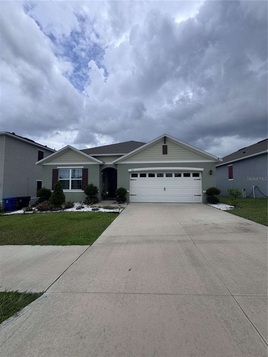 641 Griffon Ave photo 3