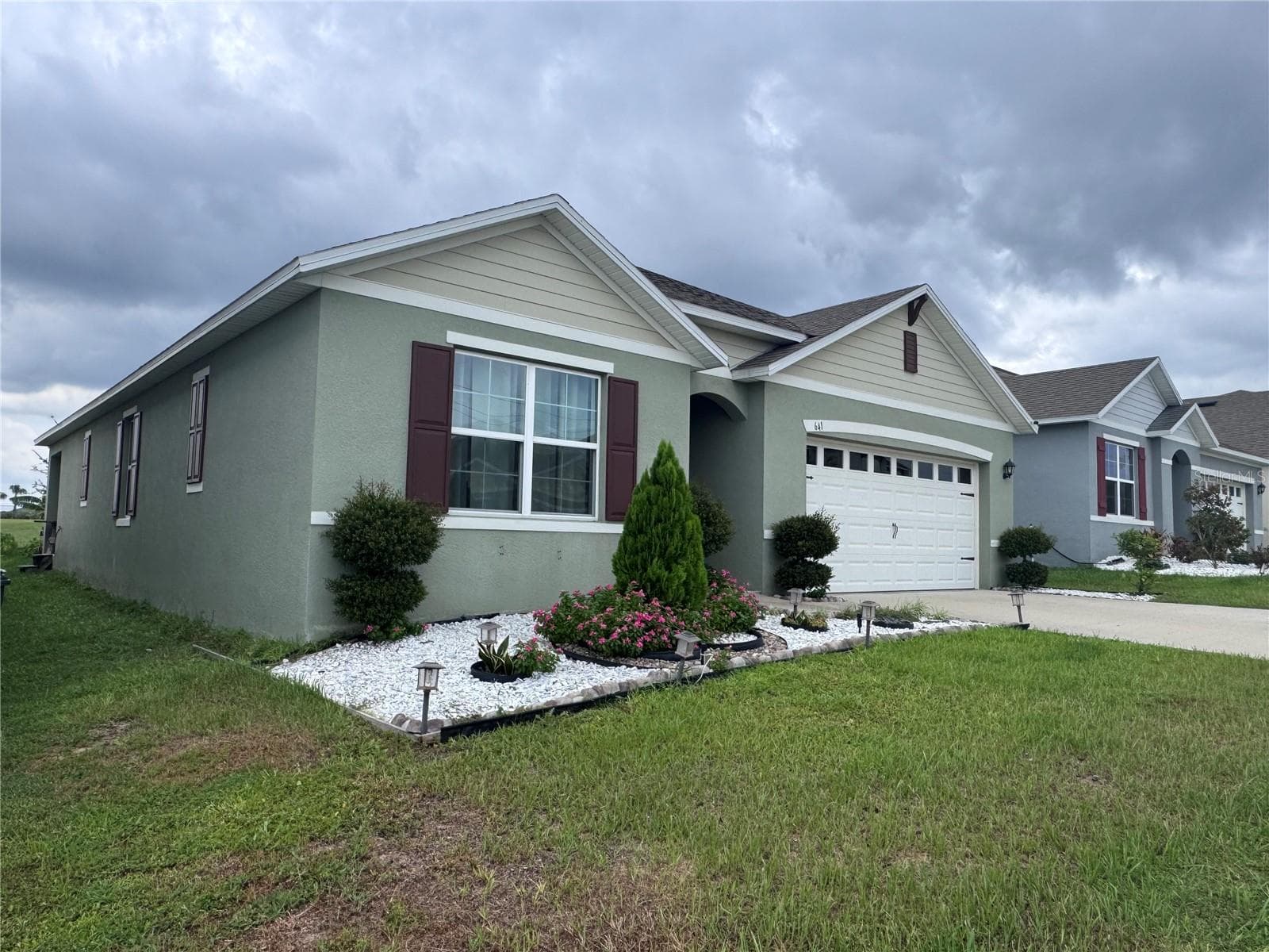 641 Griffon Ave photo 4