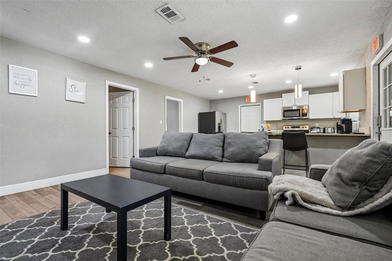 520 Fairfax Ln photo 3