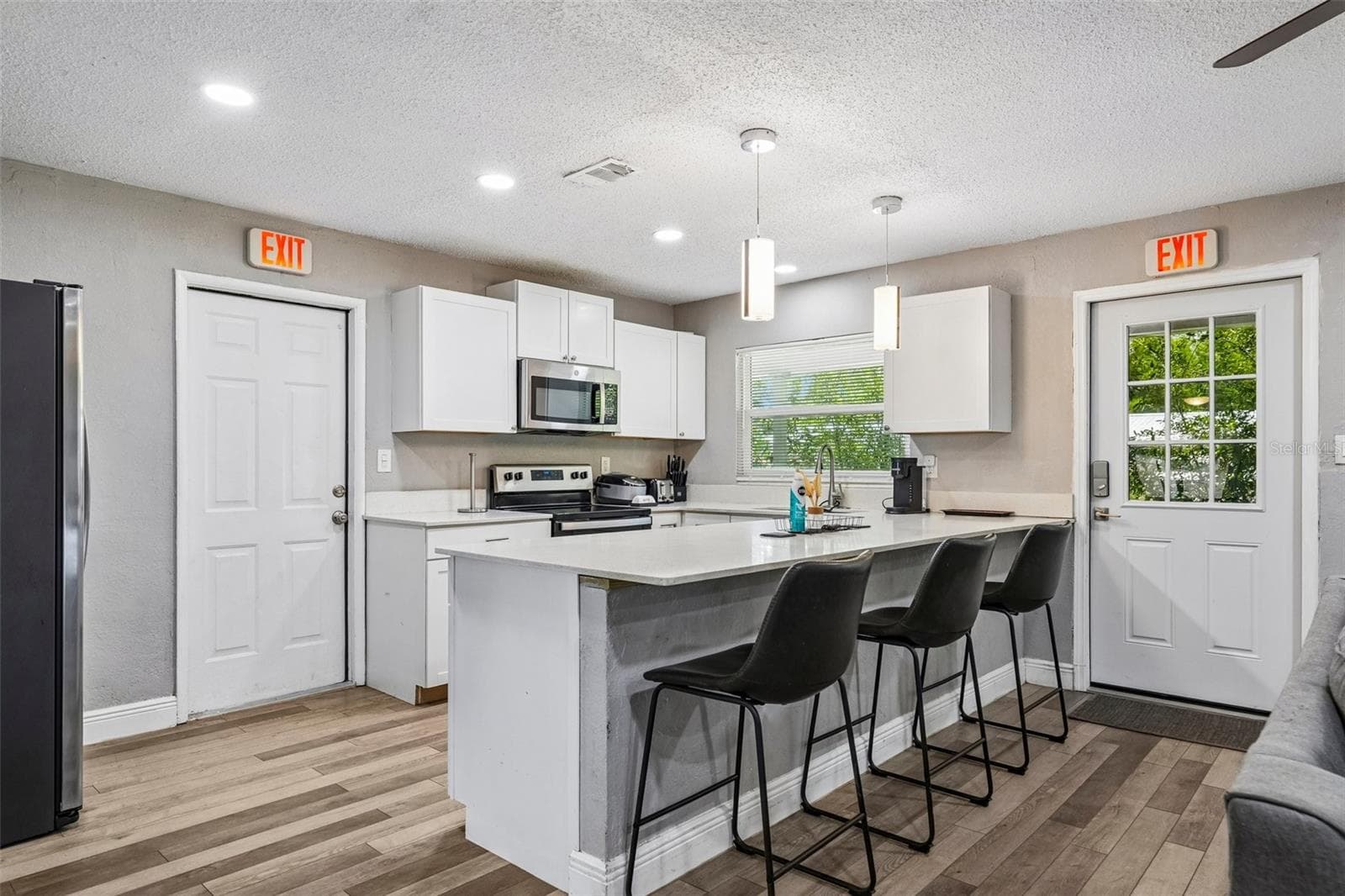 520 Fairfax Ln photo 4