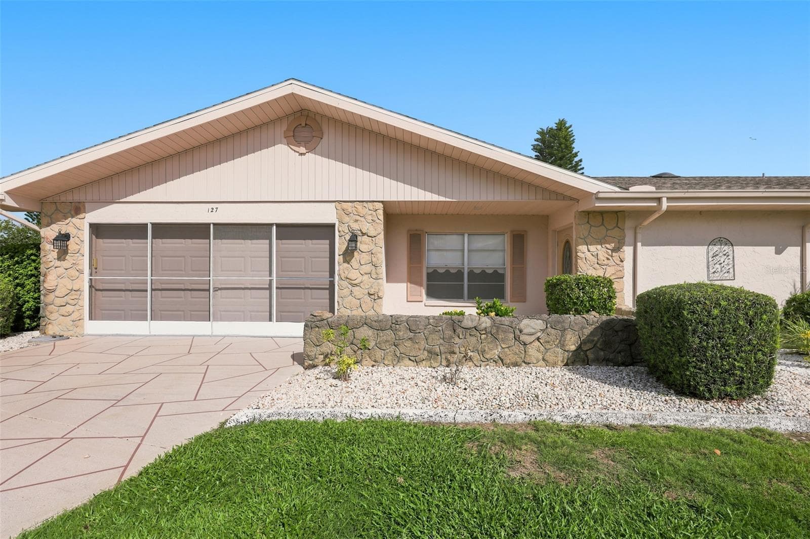 127 Wintersong Ln photo 3