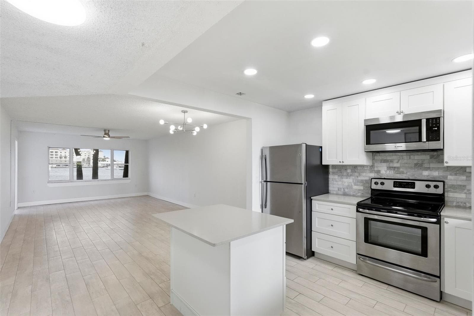 4775 Cove Cir #106 photo 4