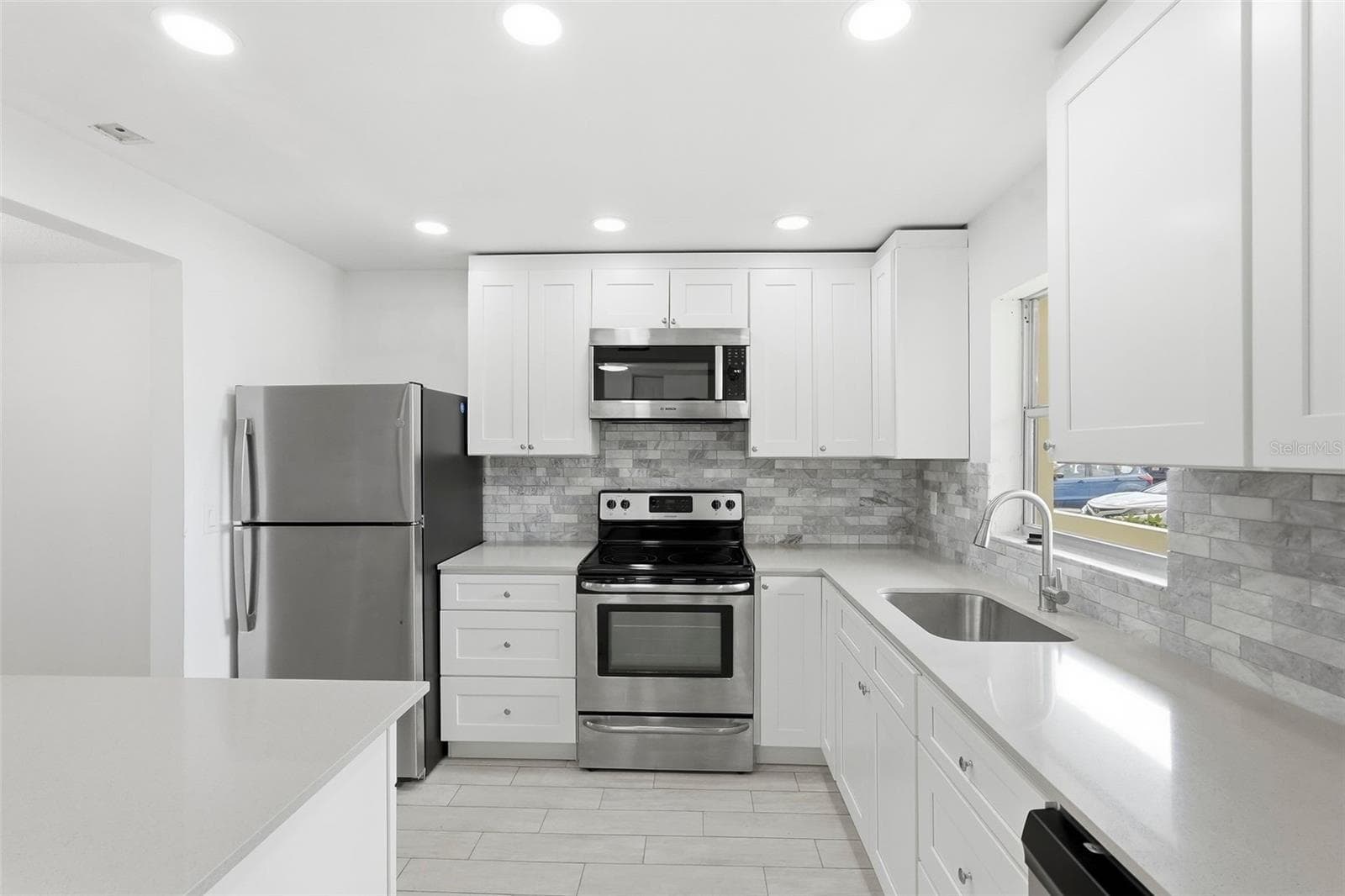 4775 Cove Cir #106 photo 5