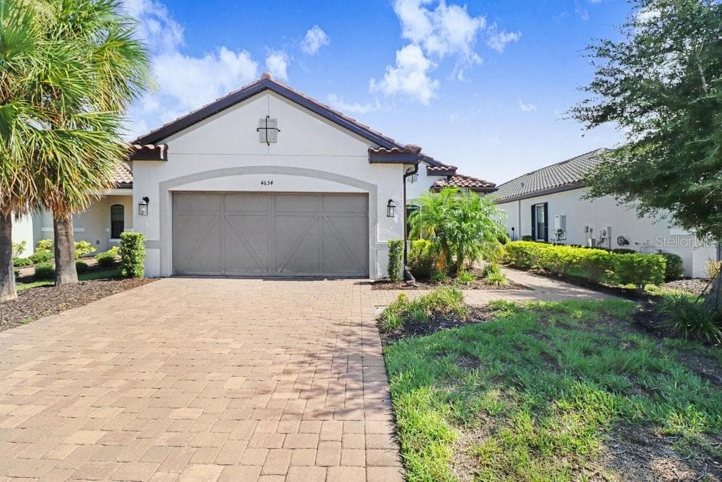 4634 Crestpoint Way photo 3