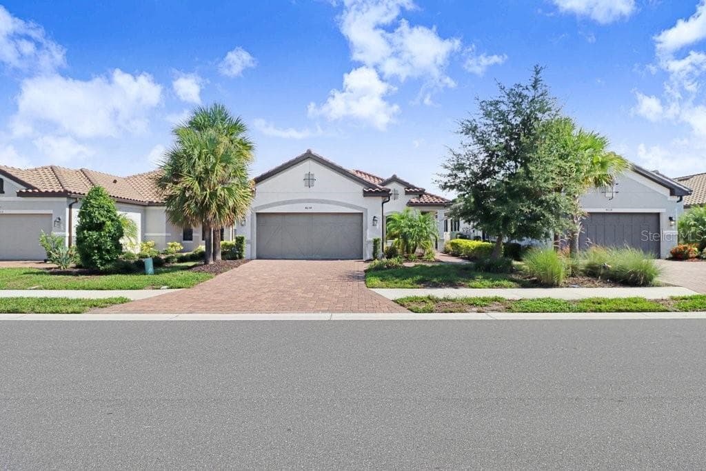 4634 Crestpoint Way photo 5