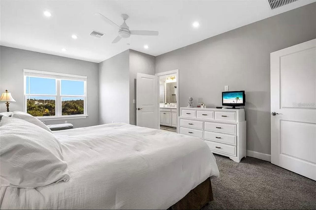 5569 Cannes Cir photo 3