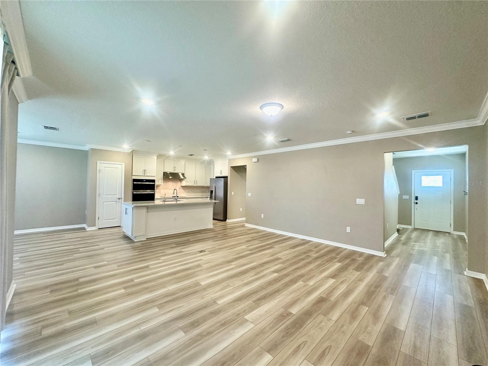 1066 Silverlake Blvd photo 4