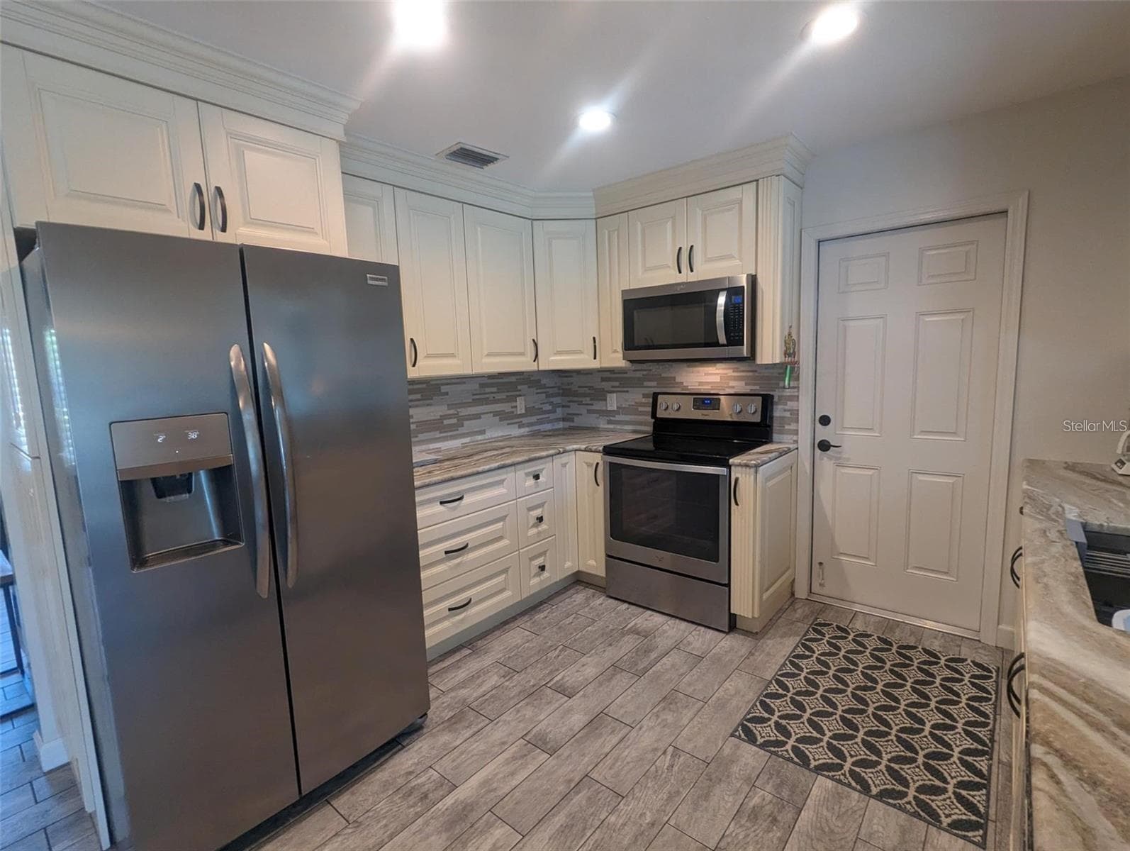 3070 Gulf Gate Dr photo 5